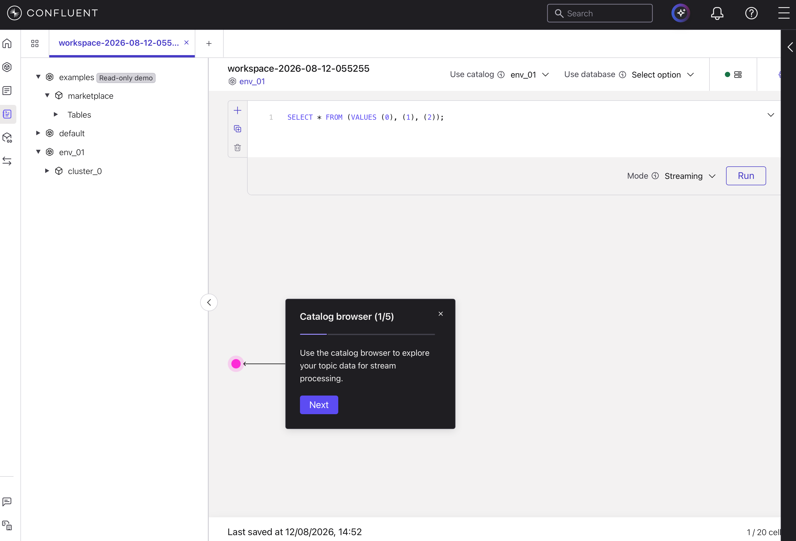 Flink SQL ワークスペース。エディター、カタログブラウザ、Use catalog / Use database、Run ボタンが表示される